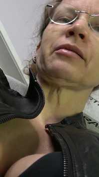 Обнимай меня на коленях