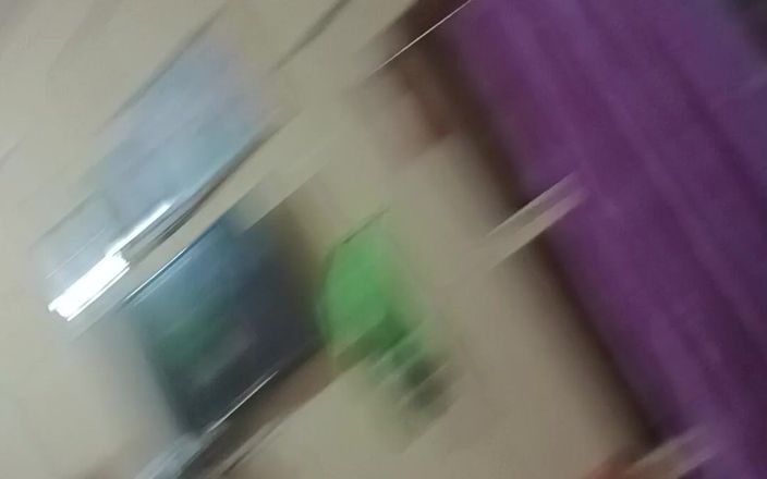 Real desi indian sex: Indyjski Desi Bhabhi ssanie i dawanie ręczna robota kochankowi N...