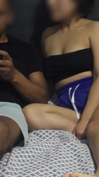Bir porno ilanı bizi tahrik ediyor ve prezervatifsiz sert sikişiyoruz. Ailemin öğrenmesine izin verme