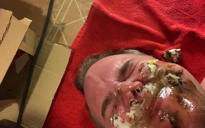 SluttyShanna: Blooper op gezicht zittend foodplay