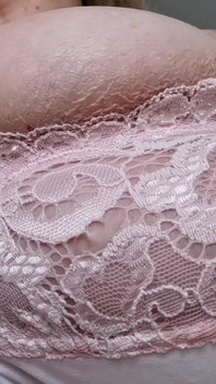 Vidéo en POV, des seins énormes sur ton visage
