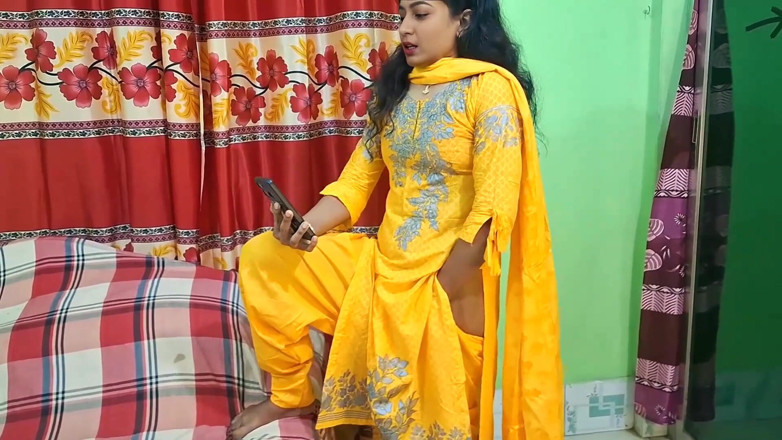 Laila xxx porn169: La mia sorellastra desi le sditalinava la figa, l'ho aiutata...