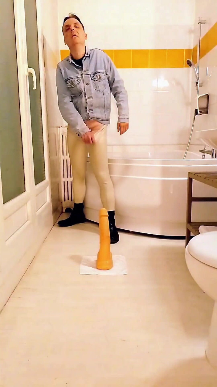 Joy Stardust: Фетиш мастурбация и трах с дилдо в ванной