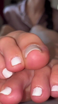 Toujours un amant des pieds domine par les pieds d’Ivys - footivities