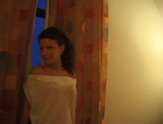 Flash Model Amateurs: Sesión de fotos con una morena impresionante