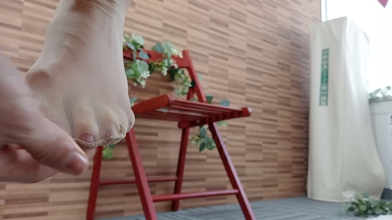 Mayumi Kanzaki: Pantyhose Kaki Dan Kaki