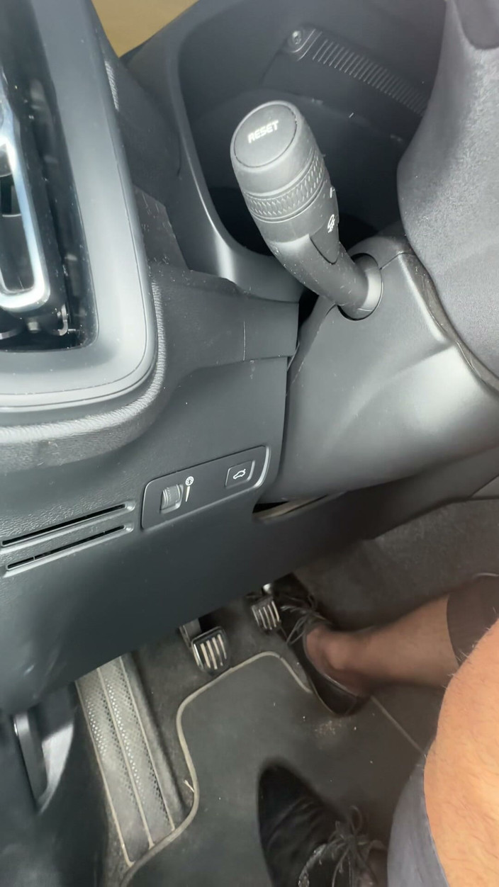 MaelHunter: Playing in Socks in the Car