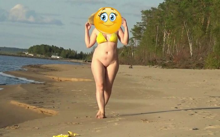Lady Rose pee pee: Golden Rain 21 - mamă sexy se pișă pe plajă.