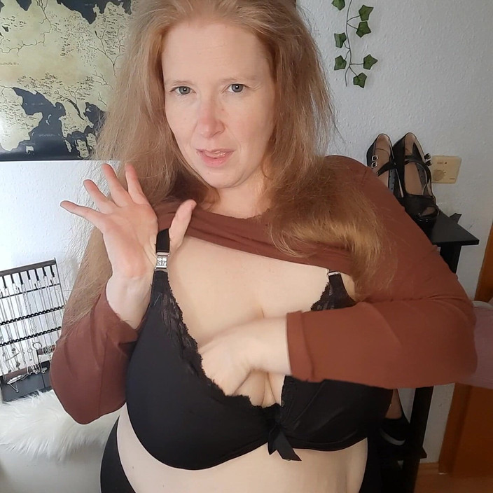 Curly_Dreams: Moje Piersi... Tak Ładny, Duży I Miękki