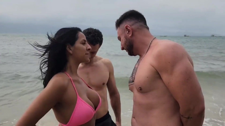 Kel Abate: 나는 해변에서 두 명의 핫한 남자를 만났고 나는 너무 발정났기 때문에 바로 거기에 그들에게 주었다.