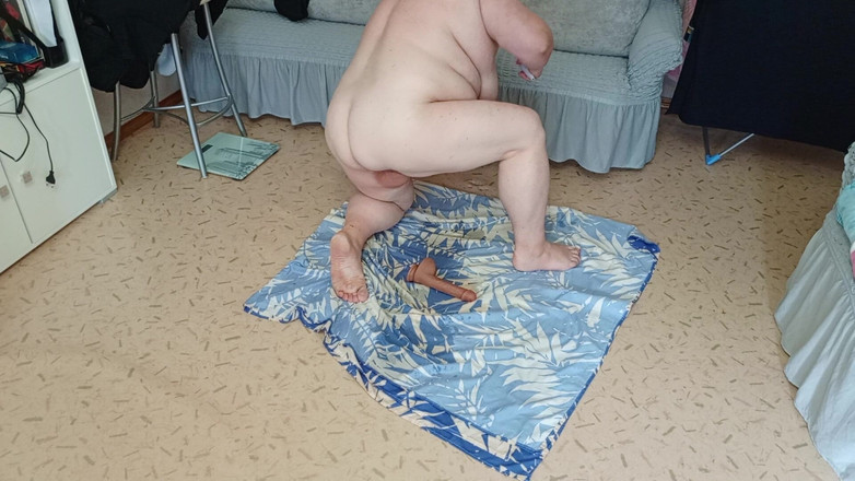 Zona901: Une belle-mère à gros cul masturbe sa chatte charnue pour squirter