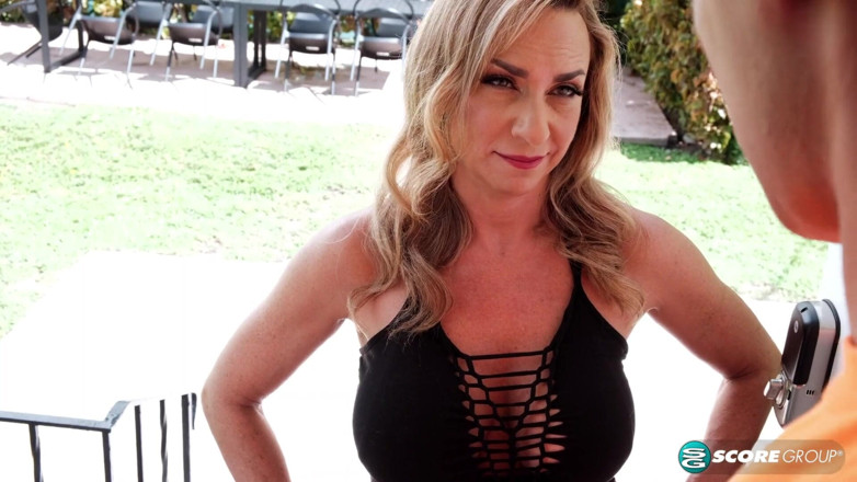 50 Plus MILFs: Мілфа, яка він не замовив, але, безумовно, потрібна