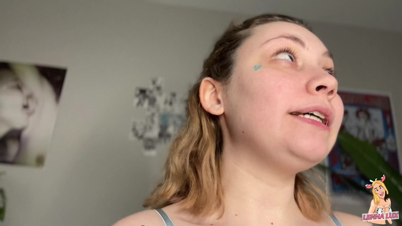 Lenna Lux: La fidanzata affamata vuole mangiarti come uno spuntino