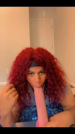 Hicktown_hoochi: Succhiare un grosso giocattolo bianco