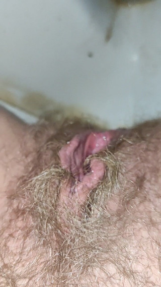Risky Hairy Couple: Memek berbulu cewek ini dientot habis-habisan sampai kencing banyak banget