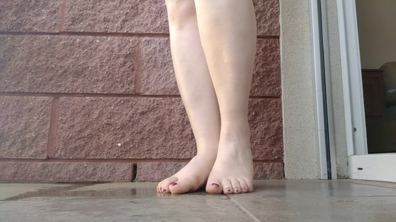 RavenBigAss: Young exhibitionist pissing on sweaty feet on the balcony