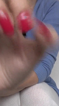 Doigts rouges, présenté par Lady Victoria Valente