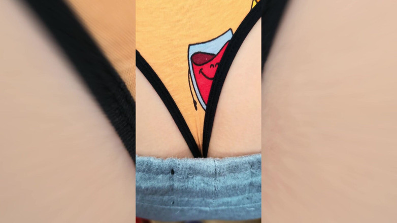 JessieHH: Erwischte ihn beim einkaufen beim kriechen und spähen sie mich...