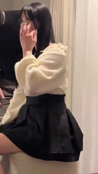 彼女の初めてのスリーサムと中出し!