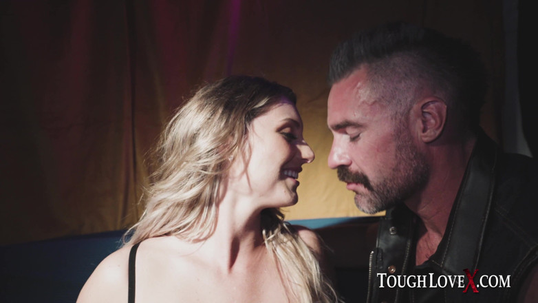 ToughLoveX: Kayley gunner - Verblassen für schwarz