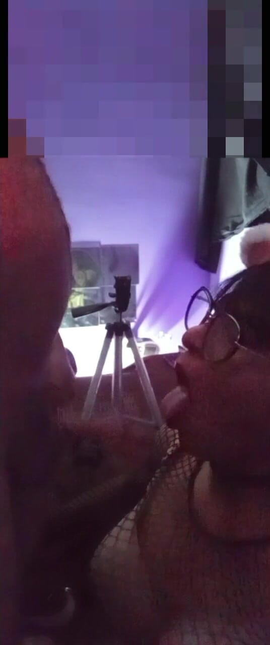 Luississytv: Sono un travestito obbediente e do piacere al mio macho...