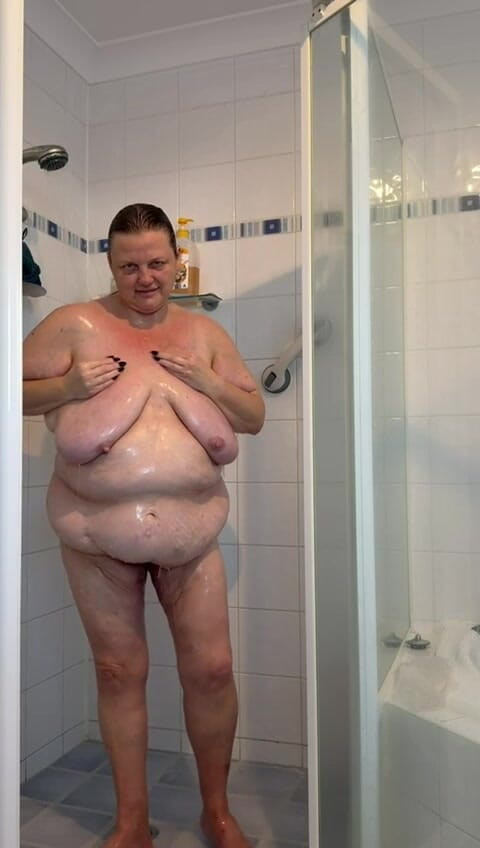 WeAreFukBunnies: Tonton saya membersihkan lubang kemaluan saya yang ternganga