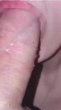 Splendido pompino sensuale da un vicino in bagno