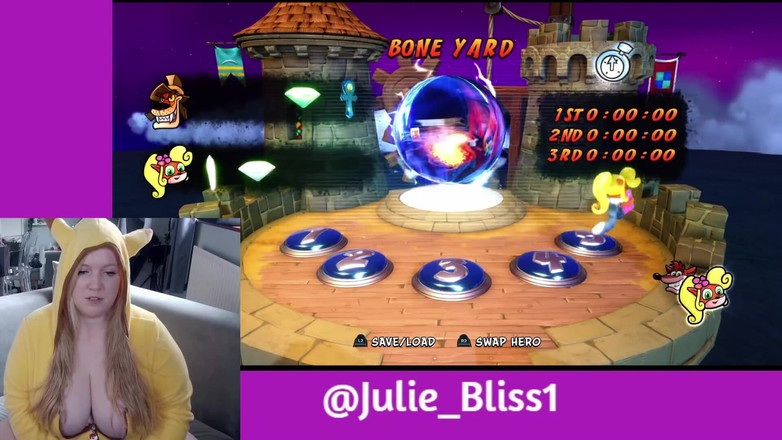 Julie Bliss: Gamer Girl - Crash Bandicoot 3