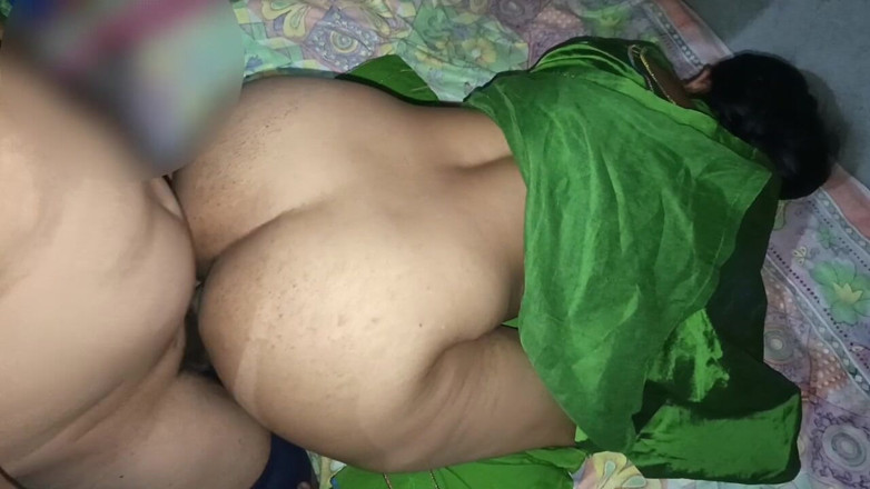 Kavita69: Omg min BF straffar min college granne vän genom att...