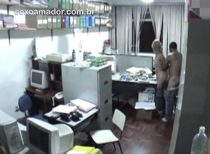 Amateurs videos: Empleados cachondos teniendo sexo en la oficina después de horas