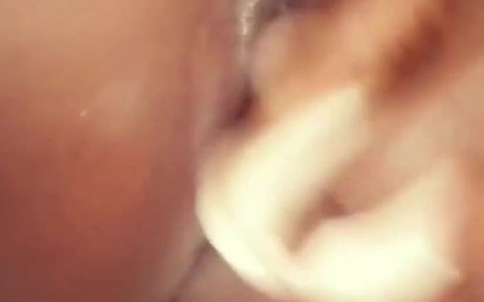 Juicy fat pussy: Ebenholz-solo-masturbation wird viral