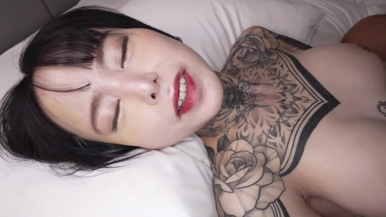 Raptor Inc: 첫 번째 영화 : 무수정 얼굴과 주요 기능