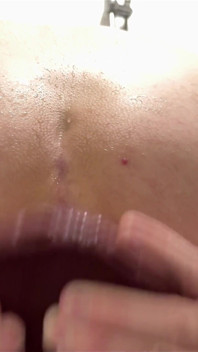 Difficile aiutare me stesso nella doccia, sempre troppo allettante per riempire il mio buco