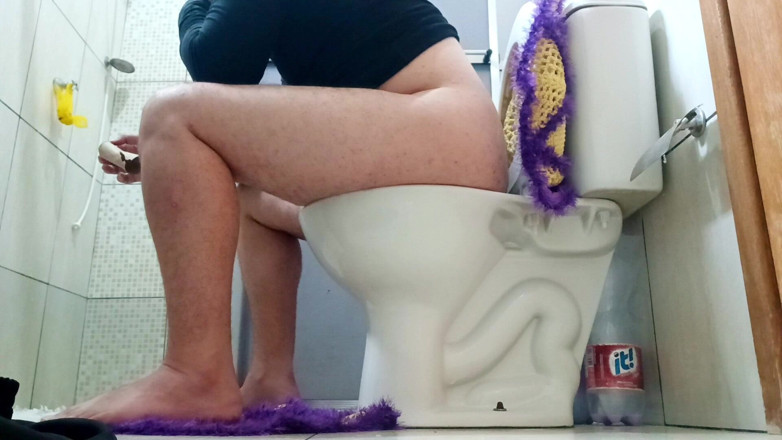 amateurbrazilian: Look at the Thickness of This Gay Hottie's Leg