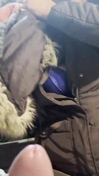 Milfycalla - beaucoup de sperme sur une veste à capuche de fourrure brune 172