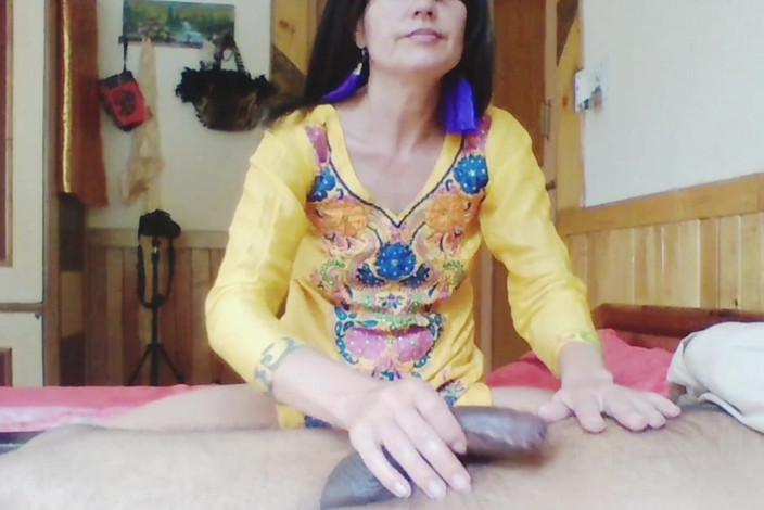 Bolly Karma: Varje slampig MILf är annorlunda