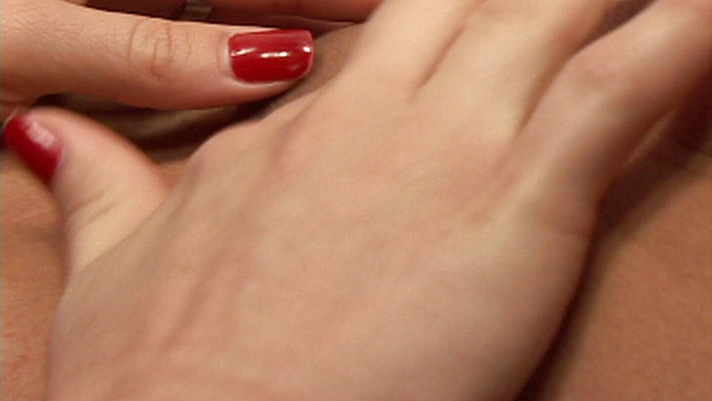 Hot Girlz: Roztomilá Latinoameričanka je olízaná a vyprstěná lesbickou milenkou