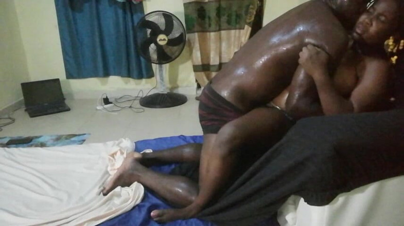 Pornsexlive: जब मैं गीला होता हूं तो मेरी सौतेली बहन