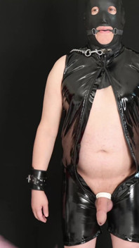 Herrin claudiacuir schwanz-bondage und auspeitschen