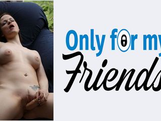 Only for my Friends: Janessa jordan的色情片制作了一头纹身和红头发的猪，用手指和成人玩具创造快乐
