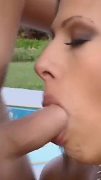 Memek eve mendes si cewek nakal dengan toket kecil dan rambut cokelat dientot habis-habisan sampai mulutnya dientot habis-habisan