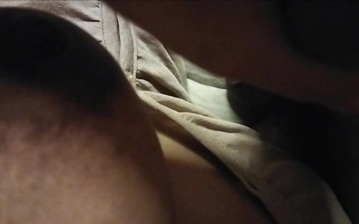 Lovely hairy pussy: Pau inflexão massagista escuro mamilo feito ejaculação