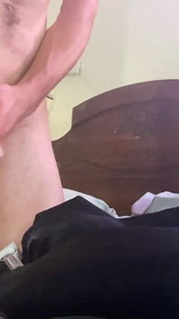 ดูฉันแตกสองรอบตอนคุกเข่ารูดควย
