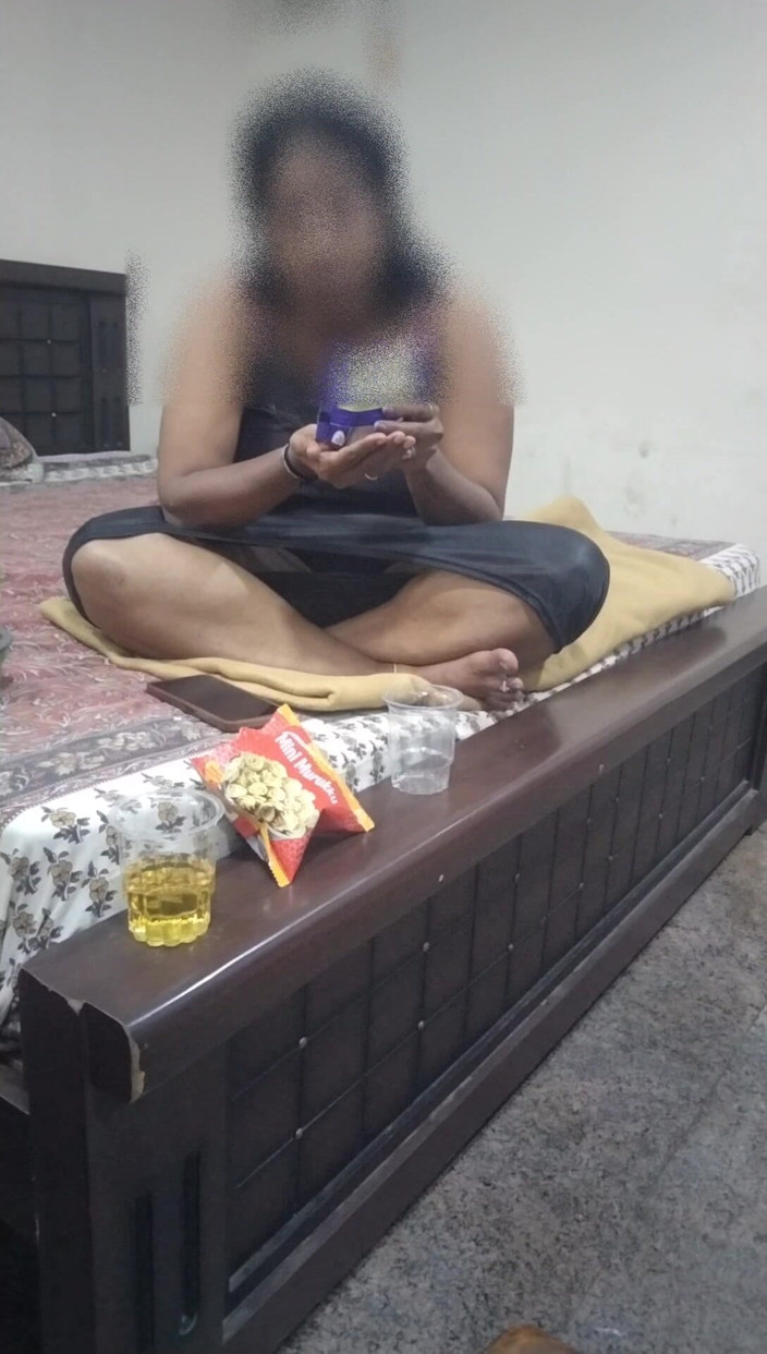 Tamil lesbian: Dirtytalk mit snacks