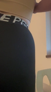 Steamy Farts in Tight Leggings