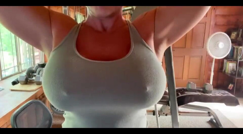 Musclemama4u: Tetek gembira Selasa