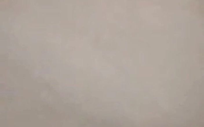 Me and my new slut: Cette salope mature noire adore se masturber mutuellement sur appel,