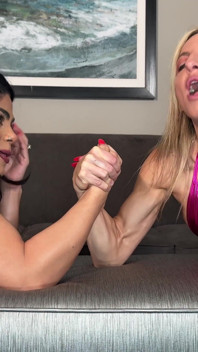 Lora Cross Vs Yanet Fit Arm Wrestling a Submission Wrestling