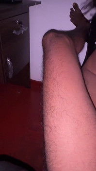 Se divertiu com uma universitária indiana em seu quarto