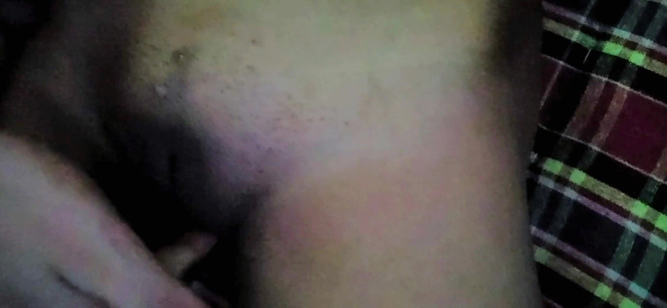 SafeRosebush8: 用手指插入我的女朋友 vegina 和很多阴户出来